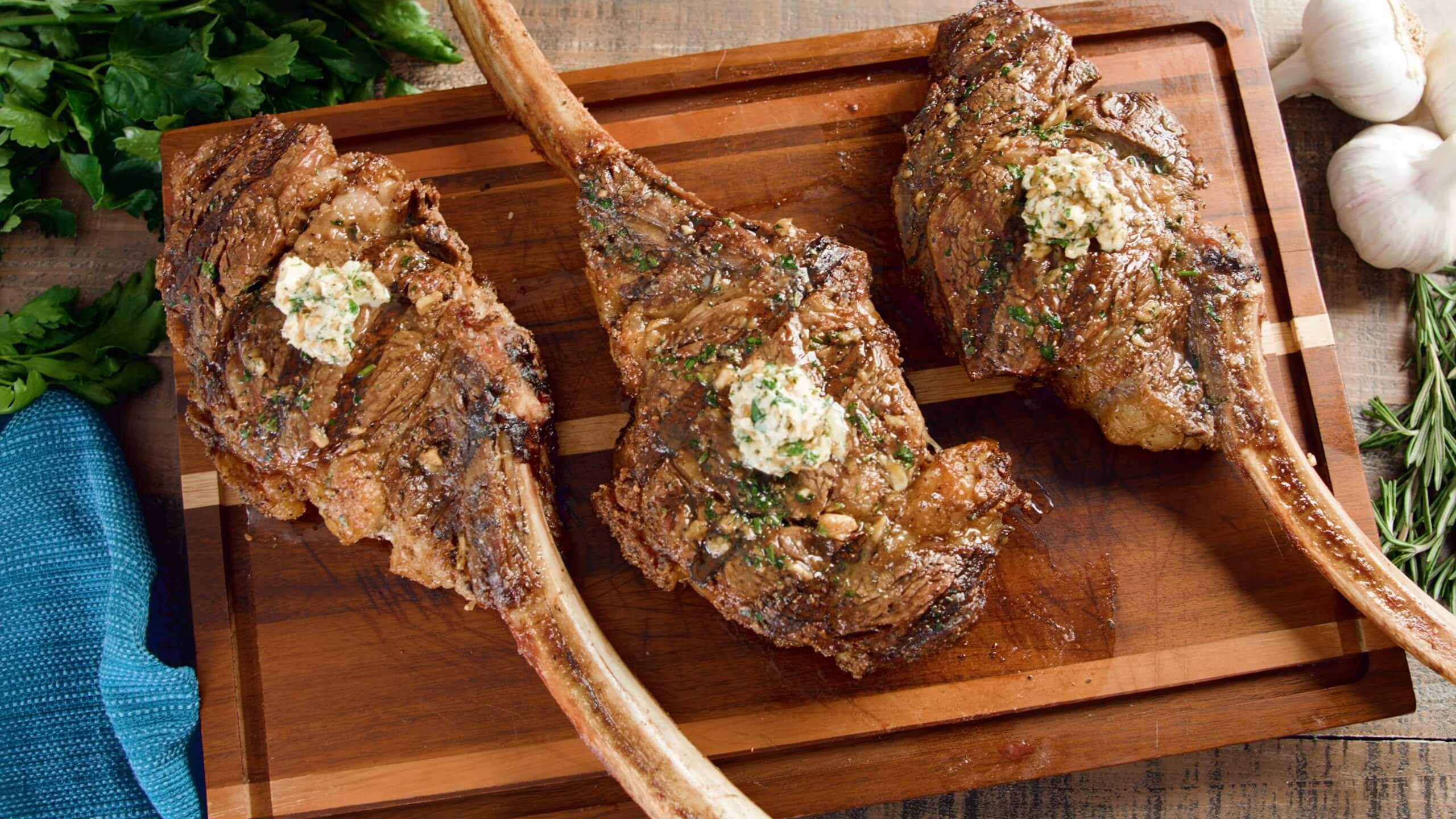 Tomahawk odrezak – šta je i kako se razlikuje od drugih vrsta odrezaka?